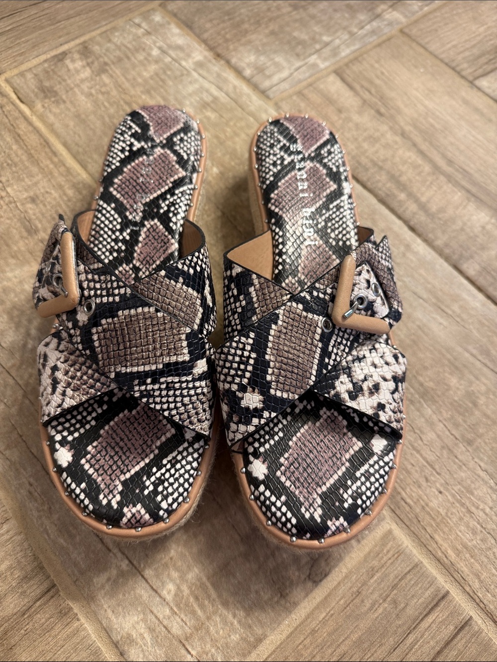 Gianni Bini neutral snake leather espadrille sandals size 10
